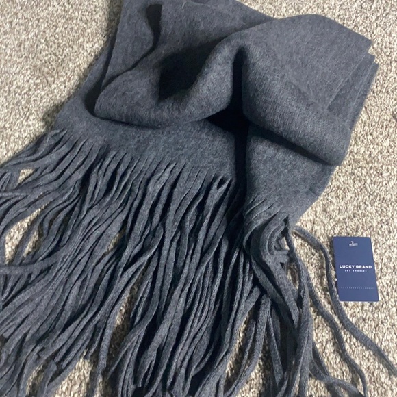 Lucky Brand gray Scarf - Picture 1 of 3